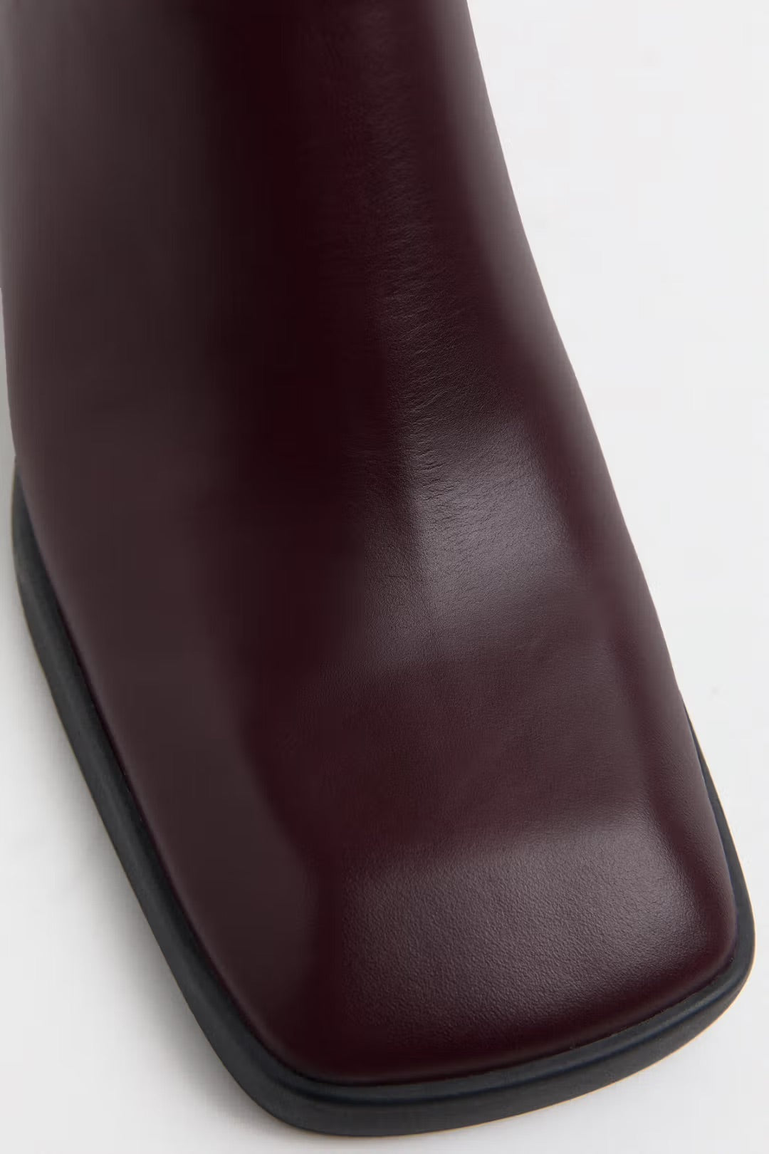 Miista Amoy Mules // Burgundy