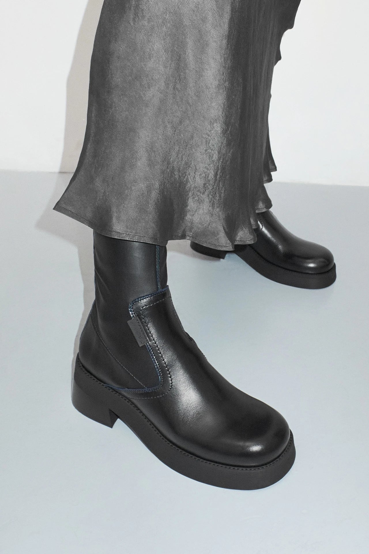 Miista Oliana Ankle Boots // Black Blue