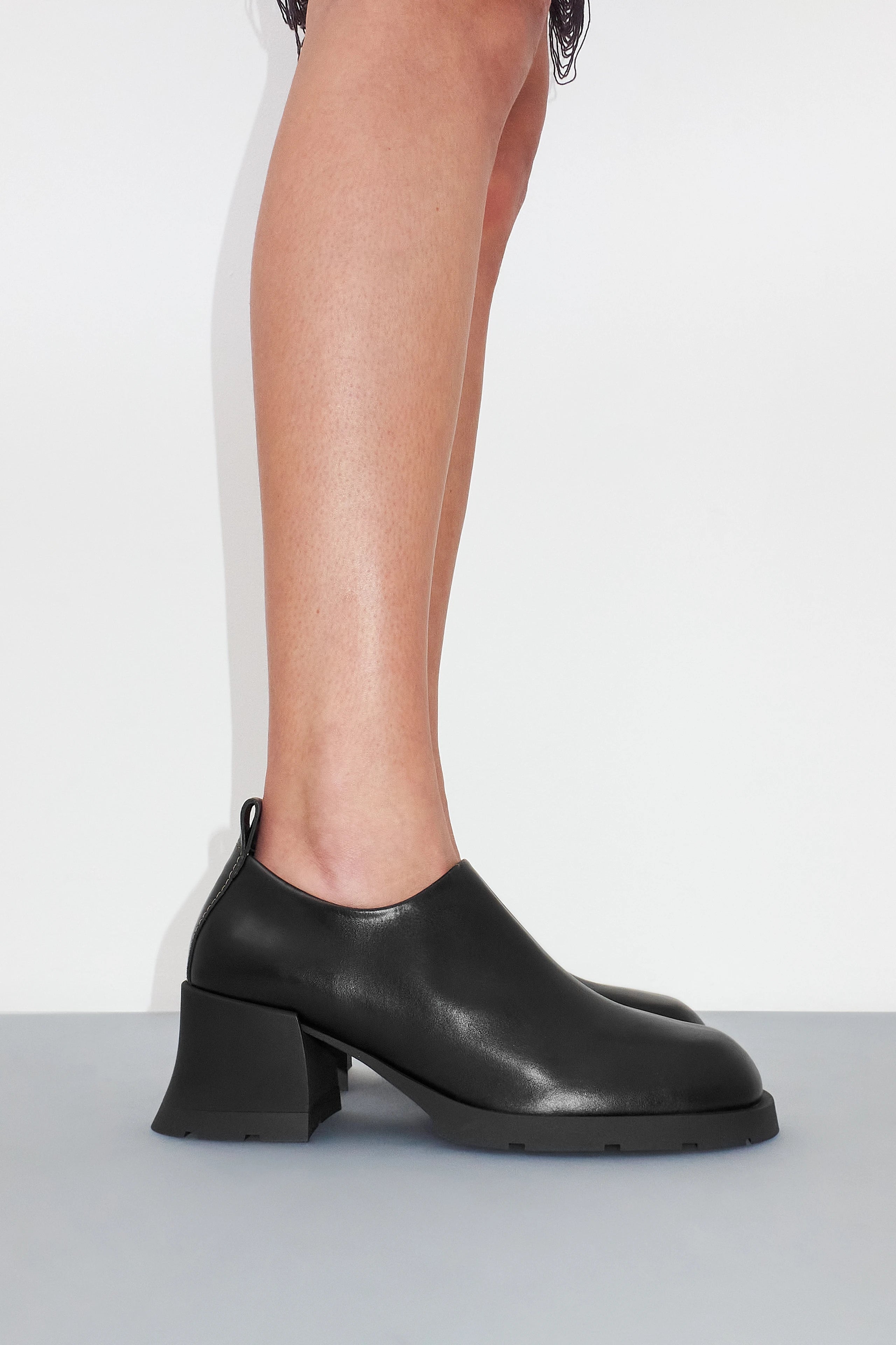 Miista Henar Brogues // Black
