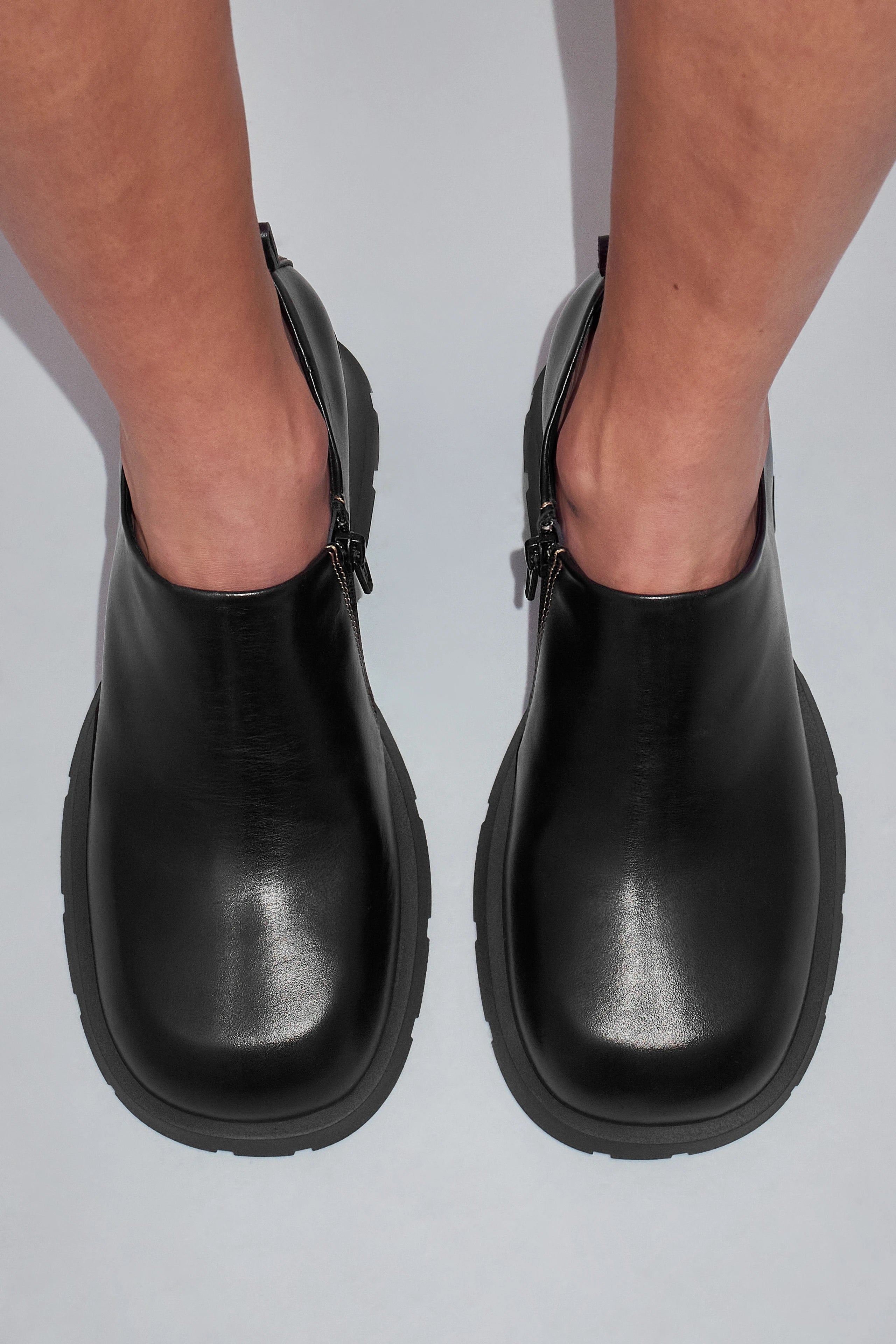 Miista Henar Brogues // Black