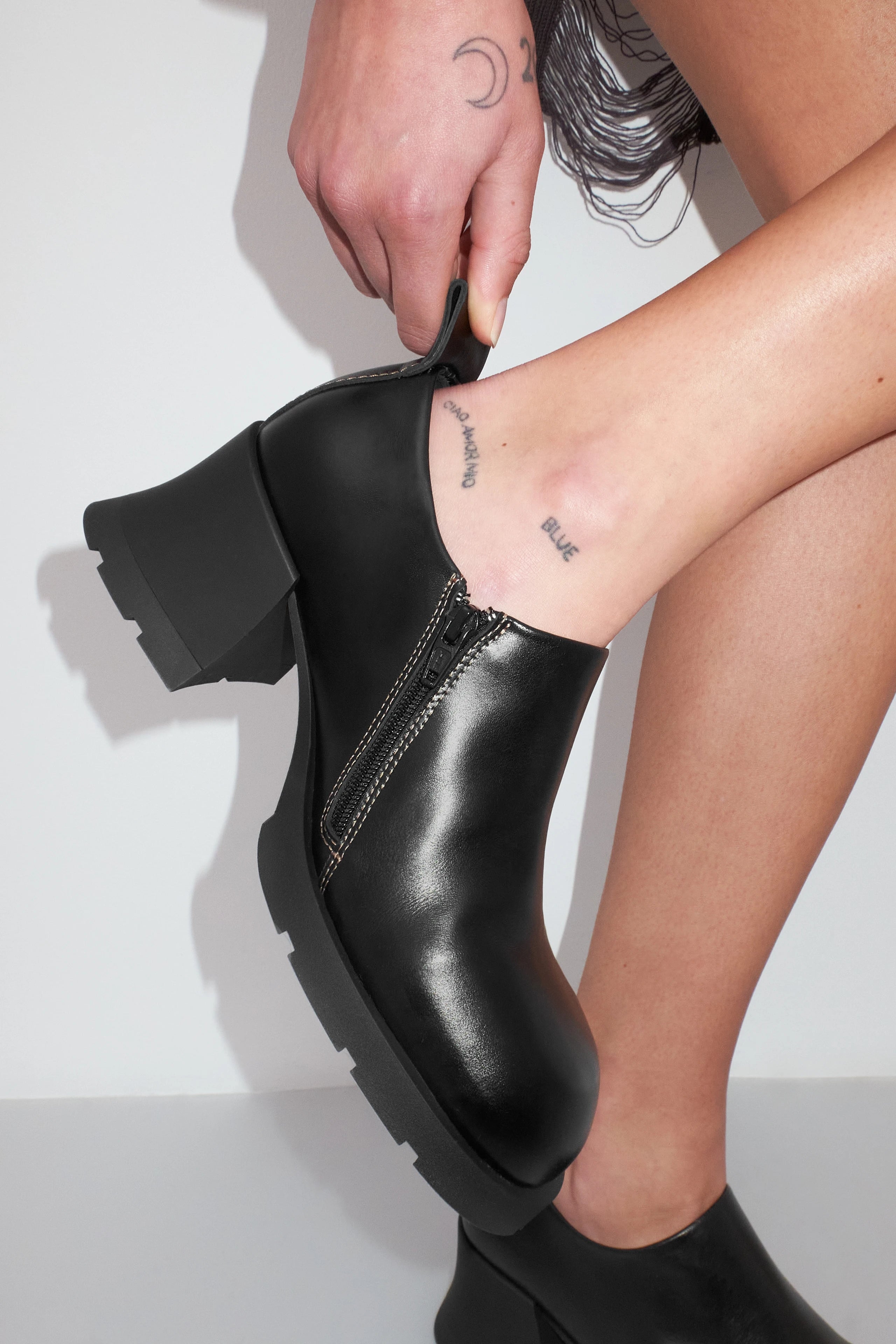 Miista Henar Brogues // Black