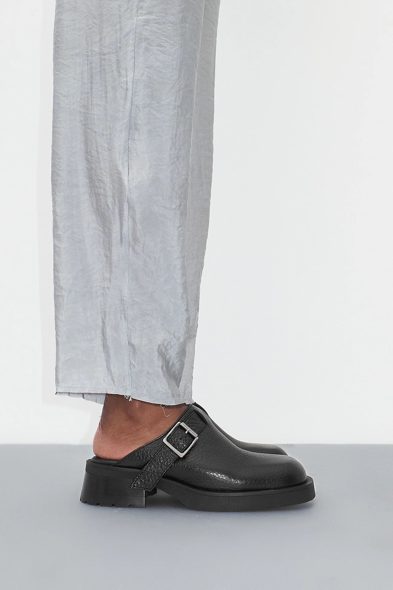 Miista Aroa Mules // Black