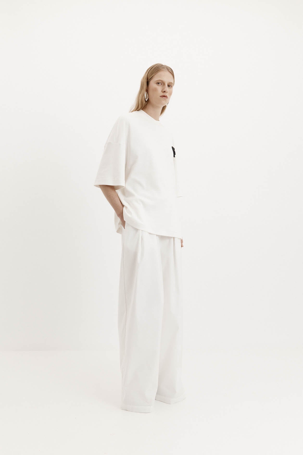 Harris Tapper Beaded Orchid T-Shirt // White