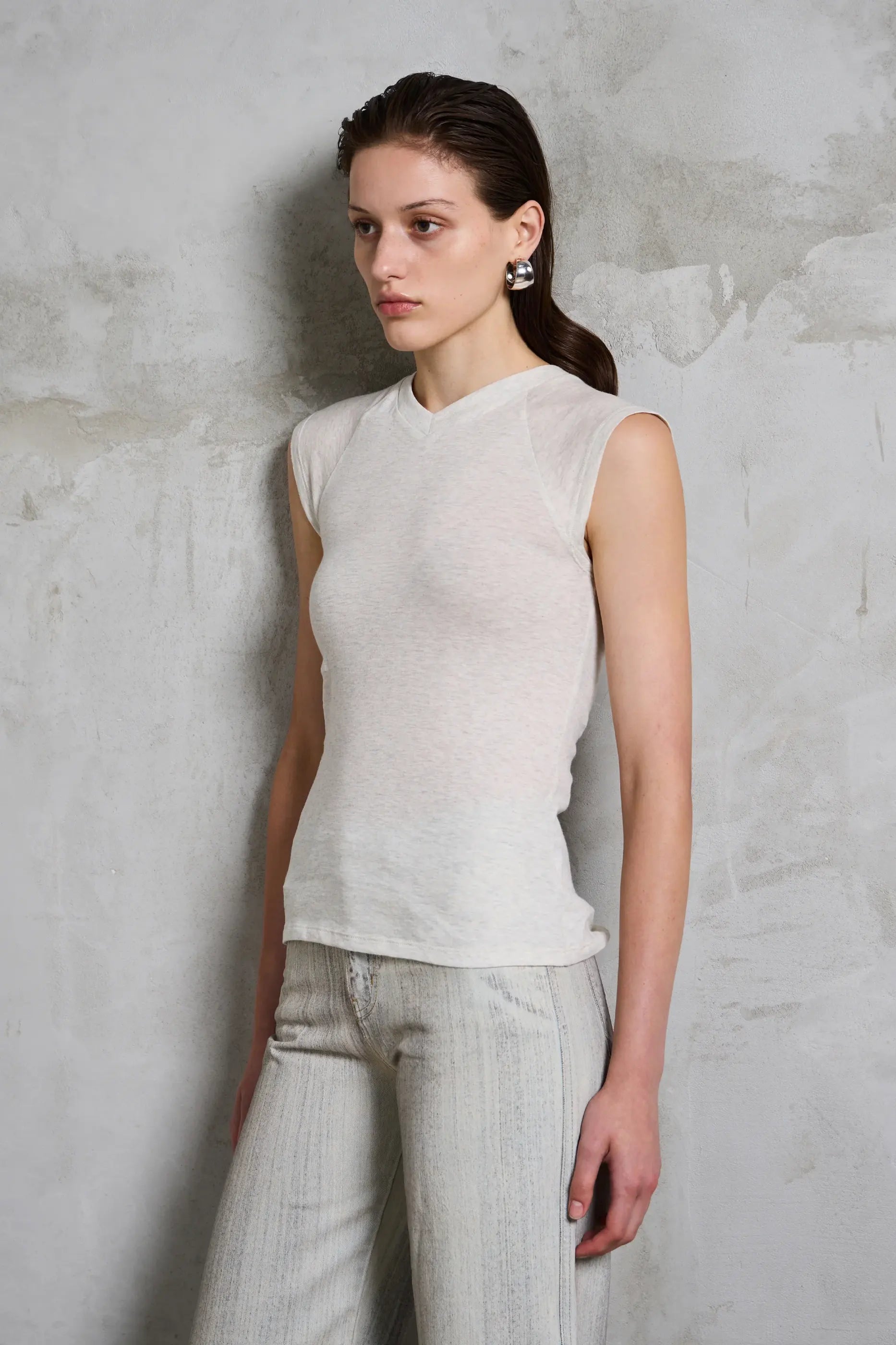 PV Beam V-Neck Tee // Snow