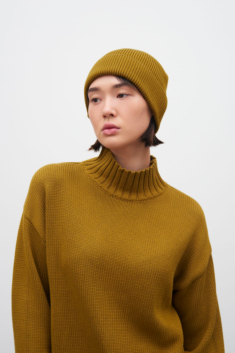 Chartreuse turtleneck 2025