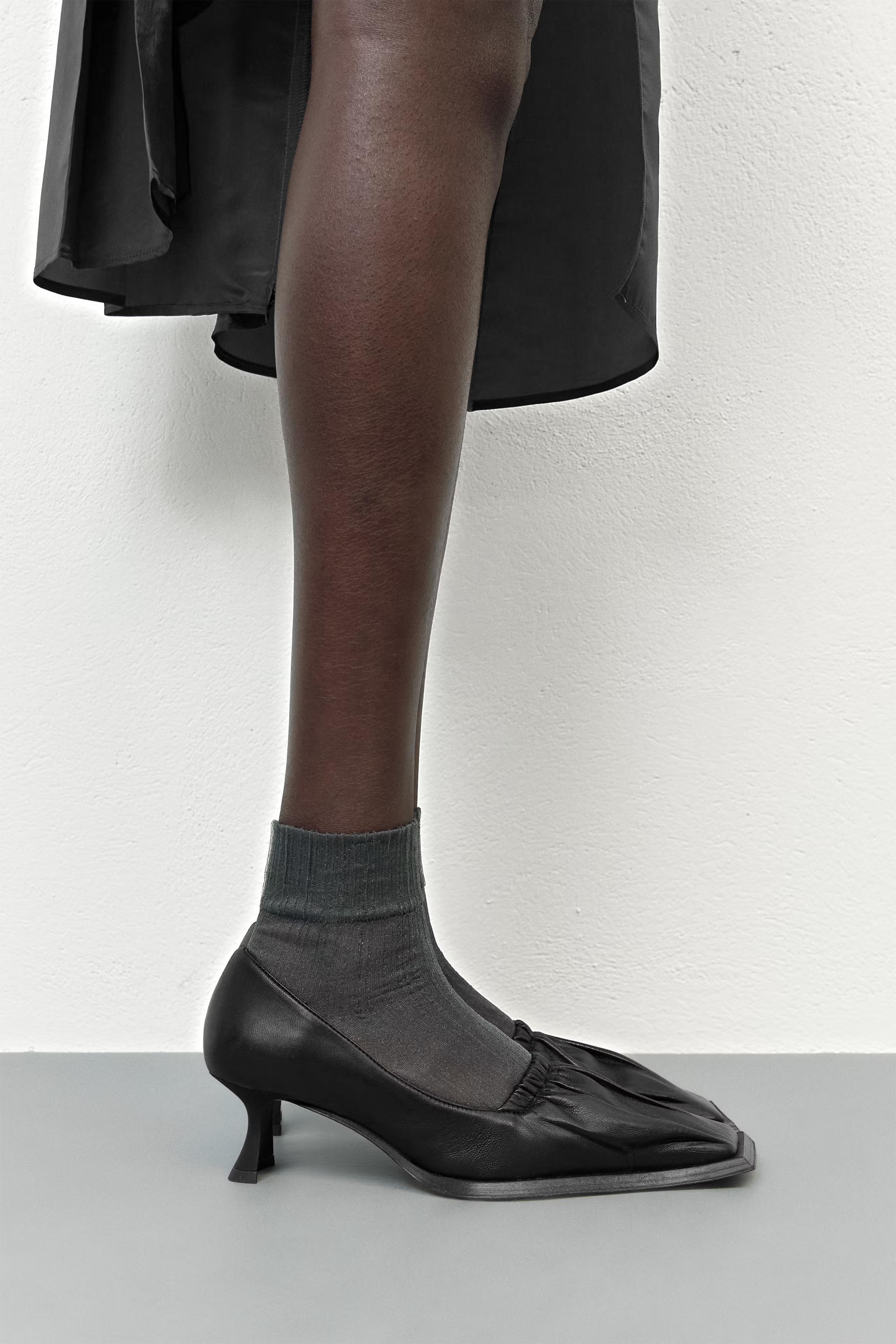 Miista Kika Courts // Black