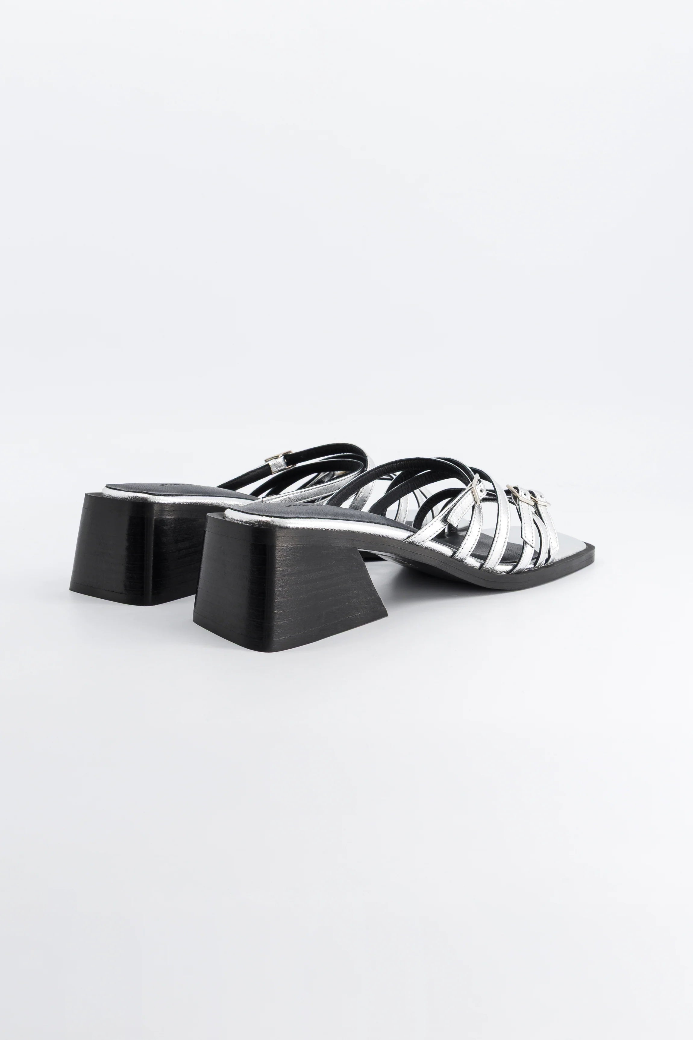 Justine Clenquet Andie Sandals // Silver