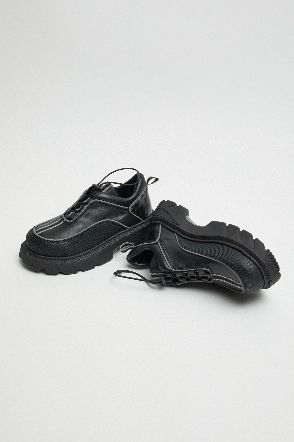 Miista Valle  Brogues // Black