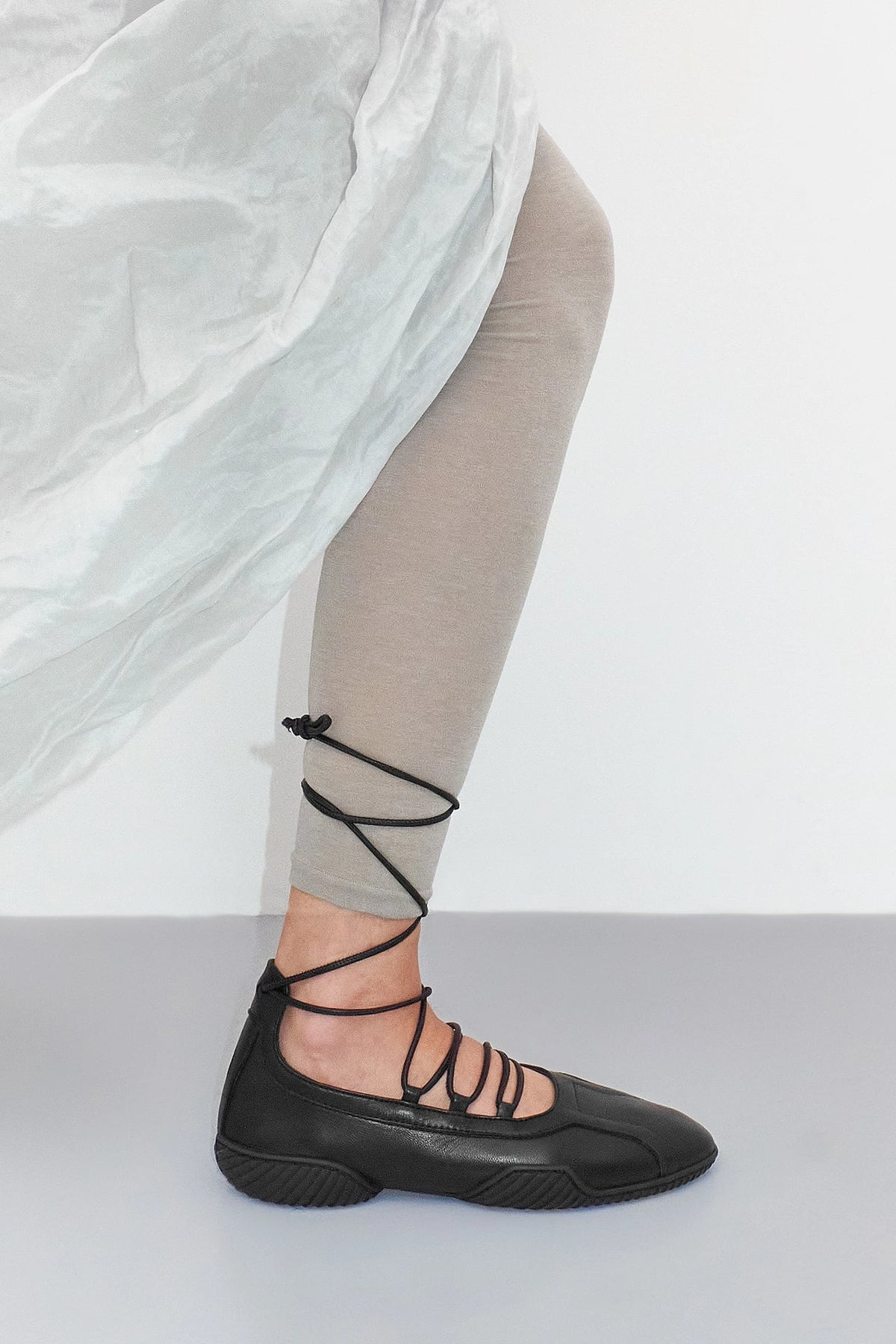 Miista Averie Lace Brogues // Black