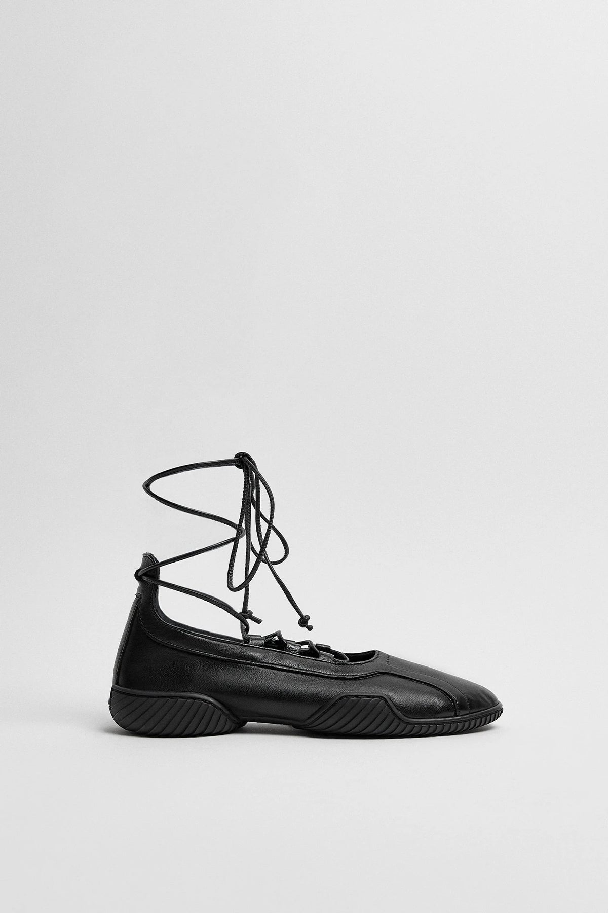 Miista Averie Lace Brogues // Black