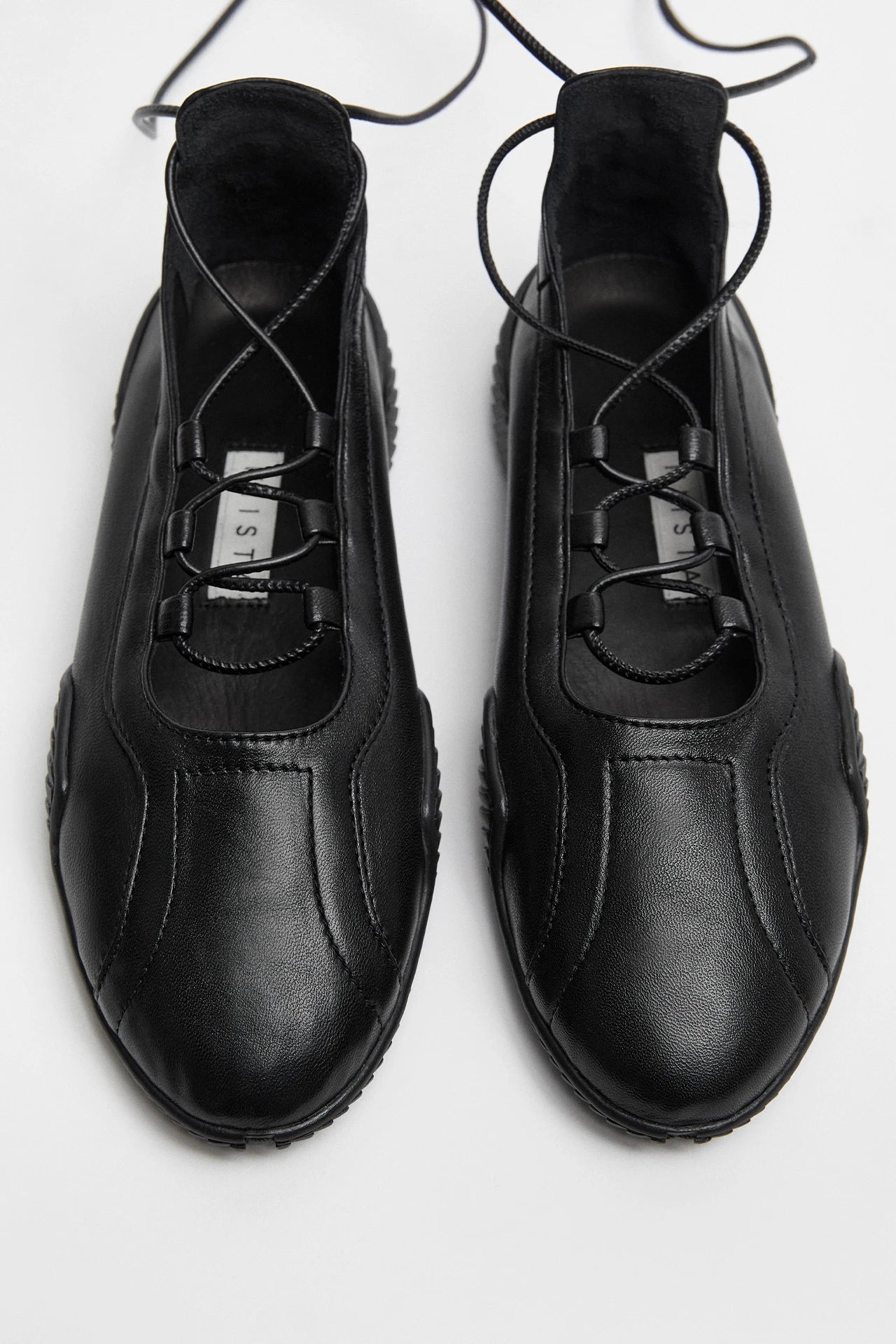 Miista Averie Lace Brogues // Black
