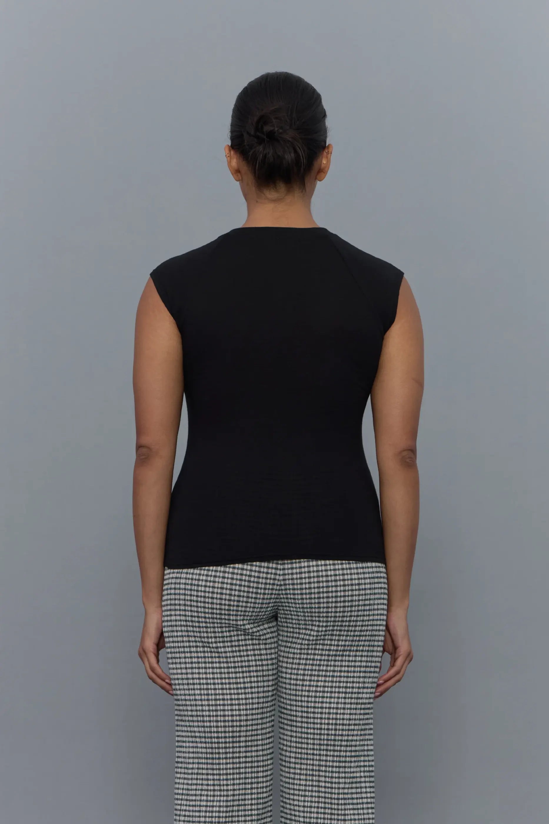 PV Beam V-Neck Tee // Black
