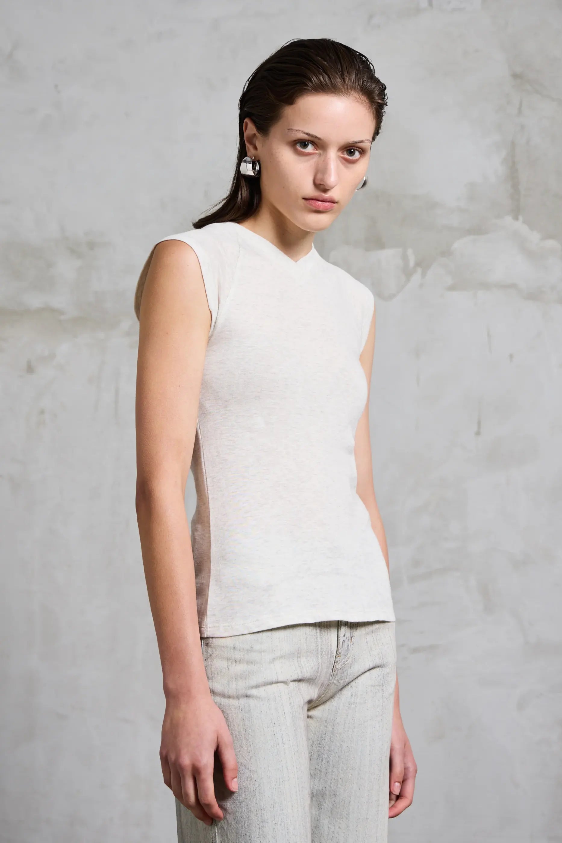 PV Beam V-Neck Tee // Snow