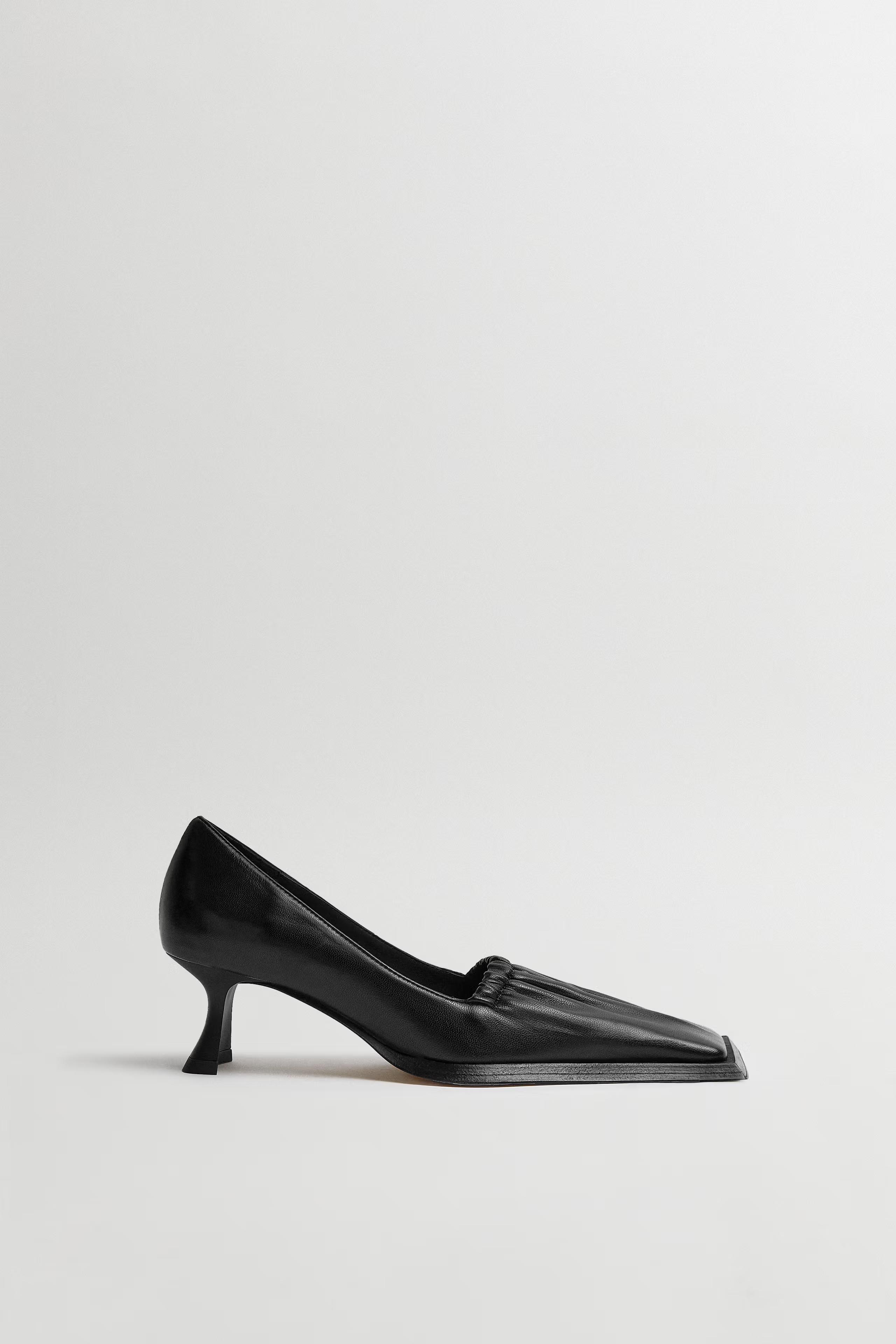 Miista Kika Courts // Black
