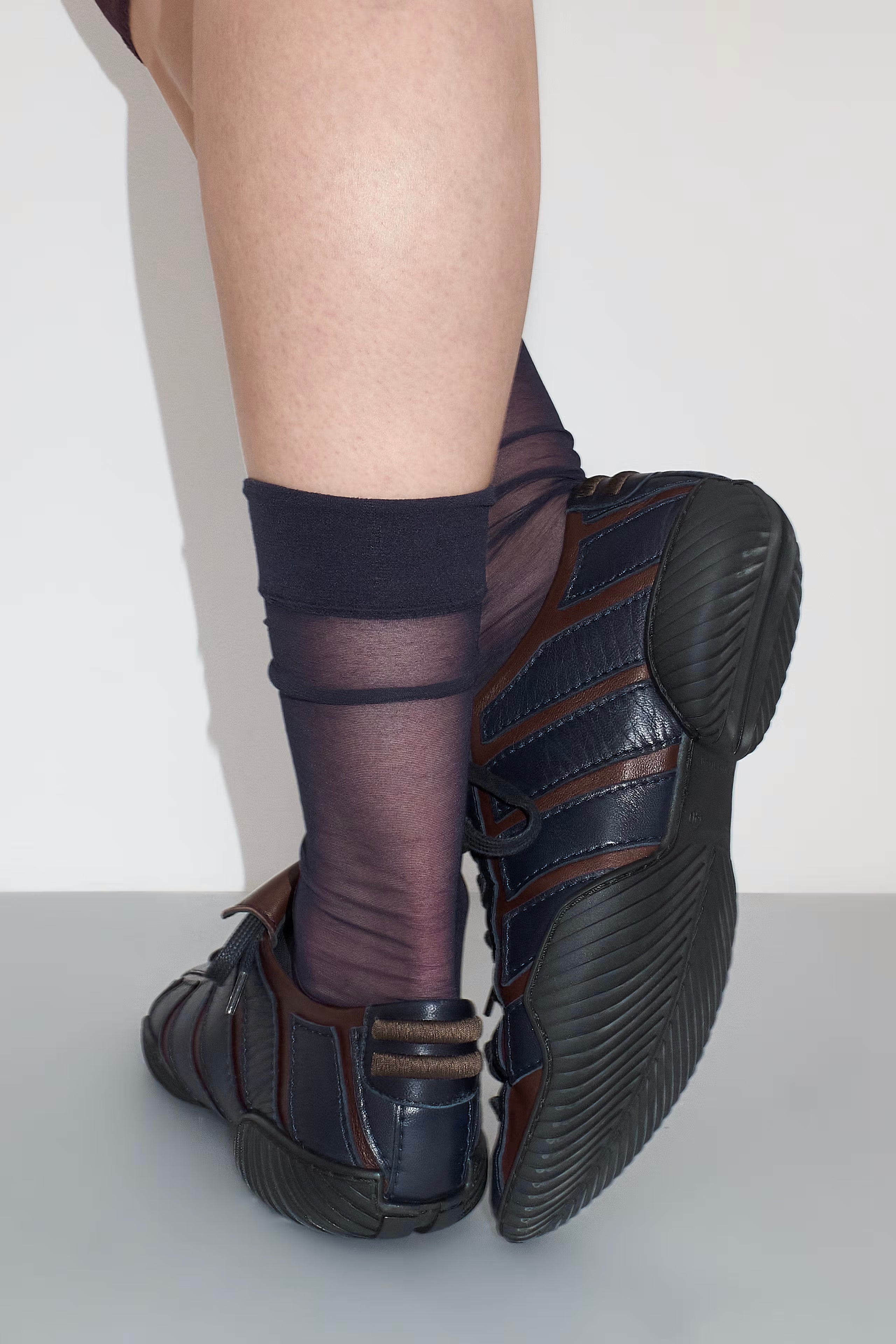Miista Nikoletta Sneakers // Brown & Navy