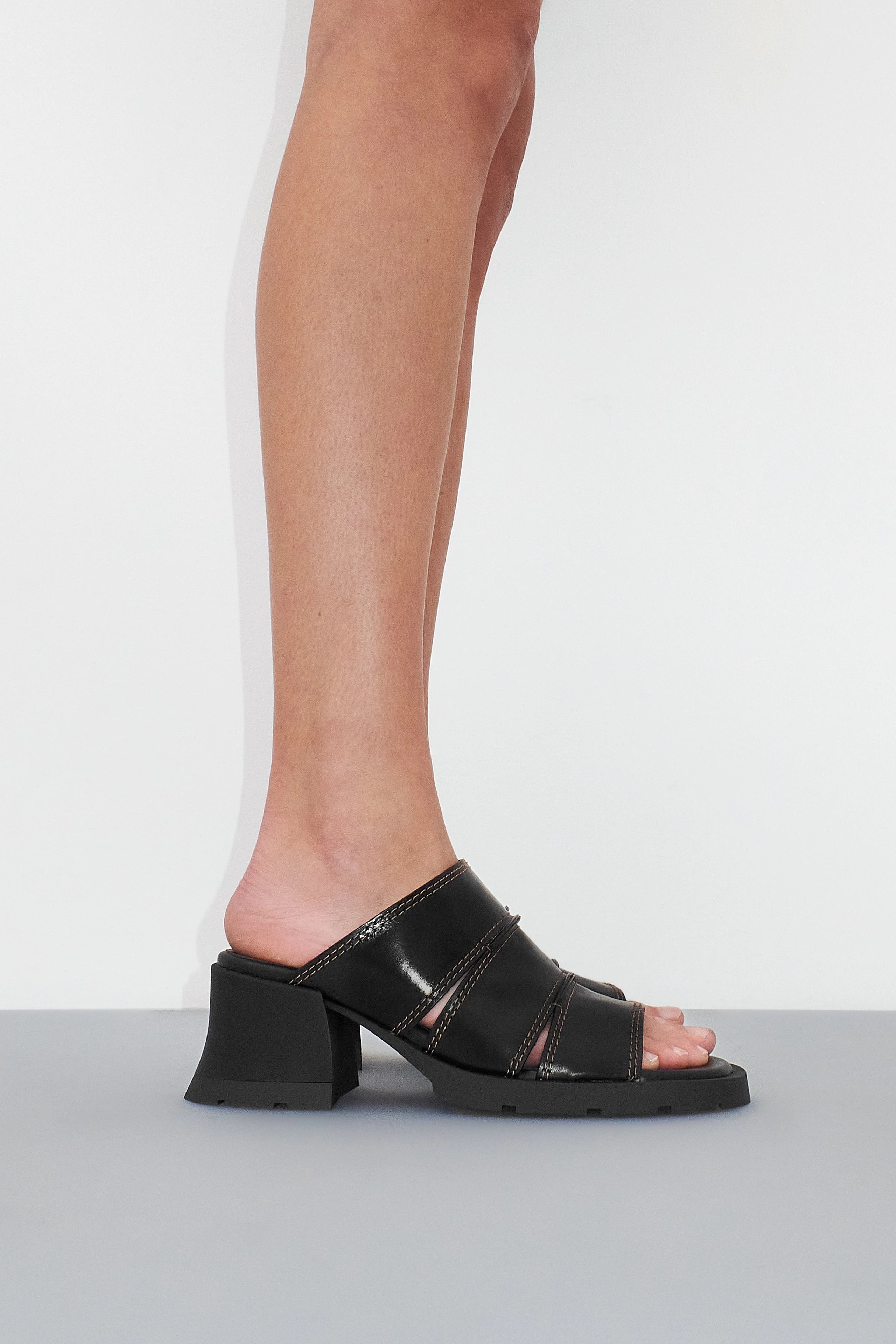 Miista Jadzia Sandals // Black