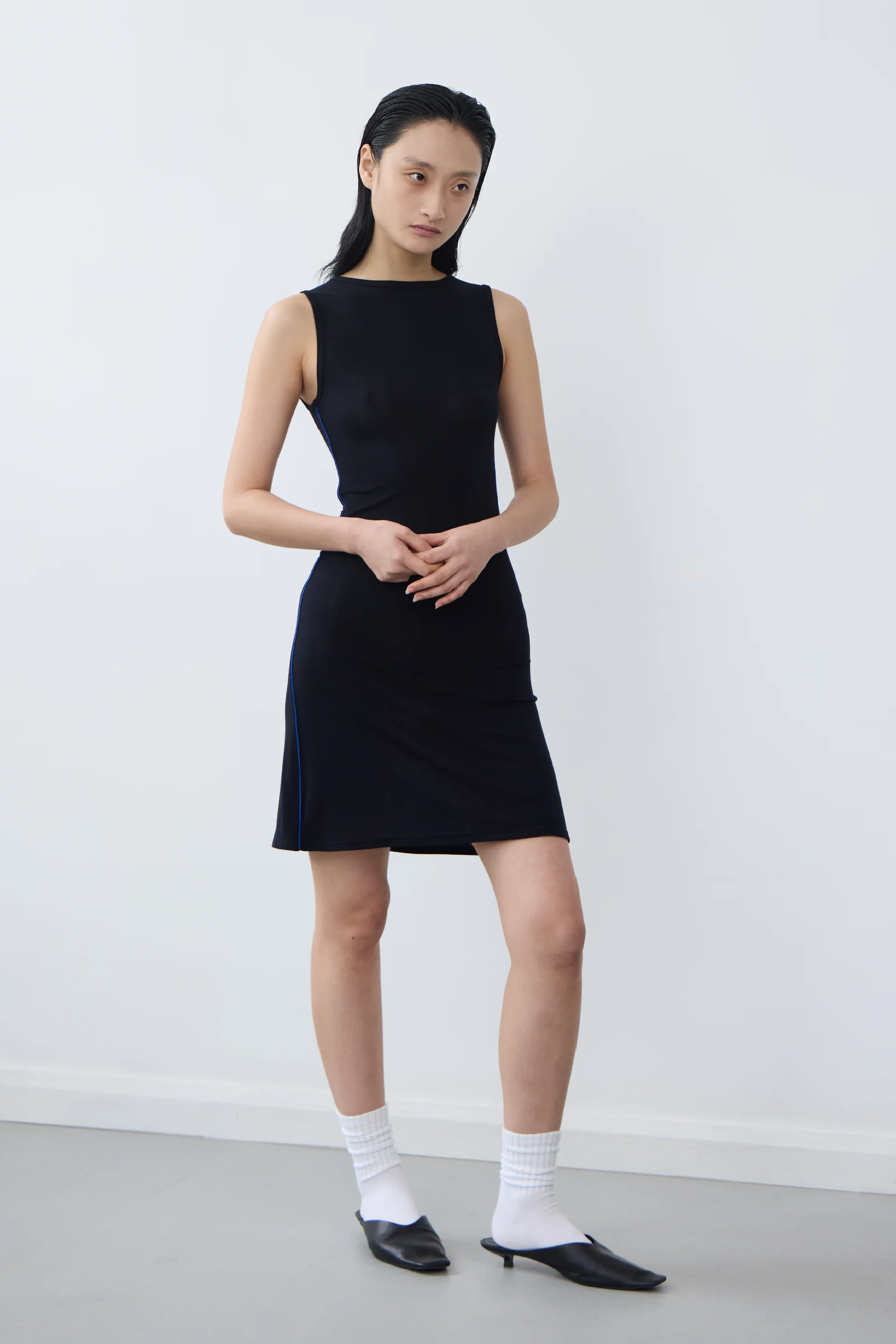 PV Outline  Dress // Black