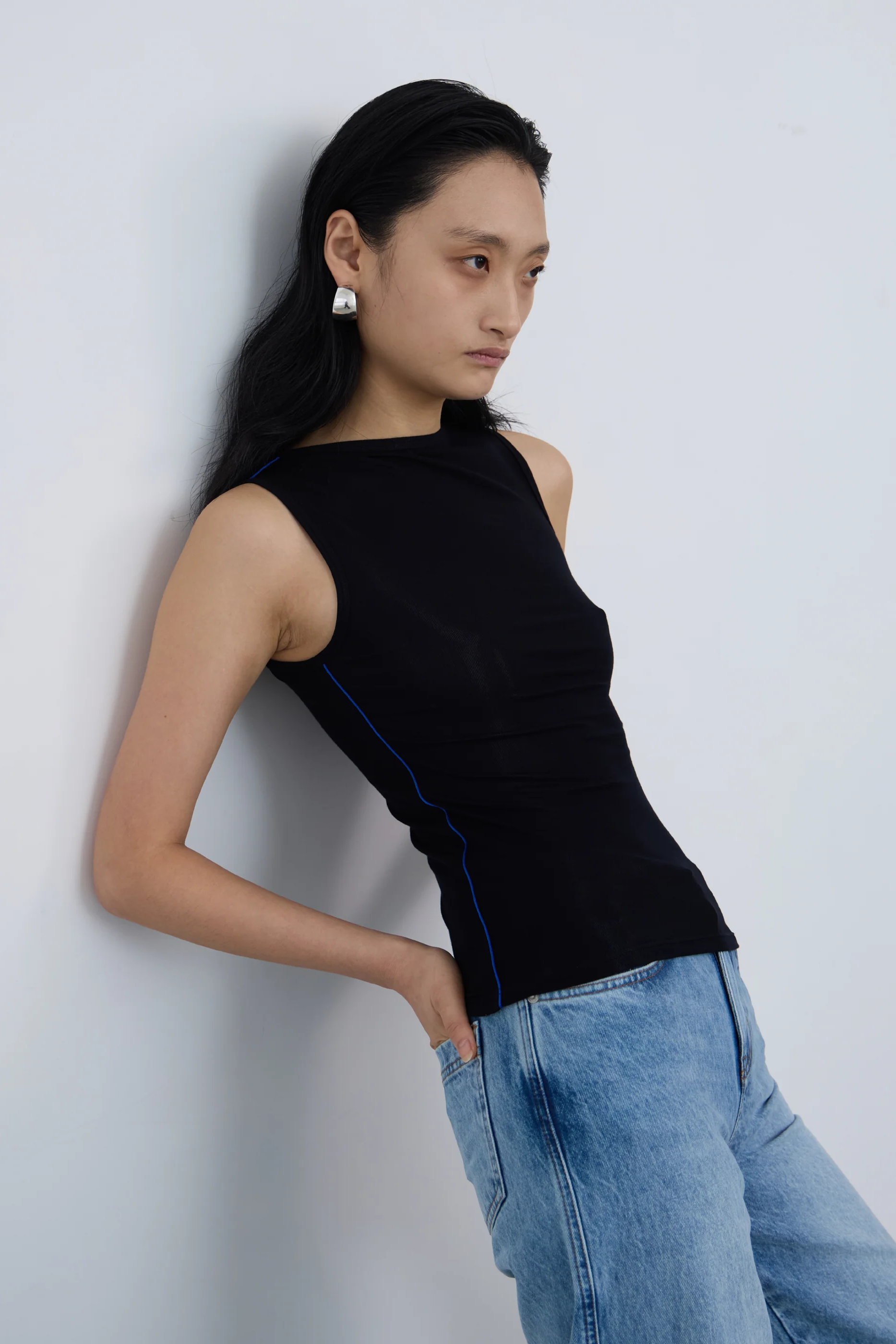 PV Outline Tank // Black