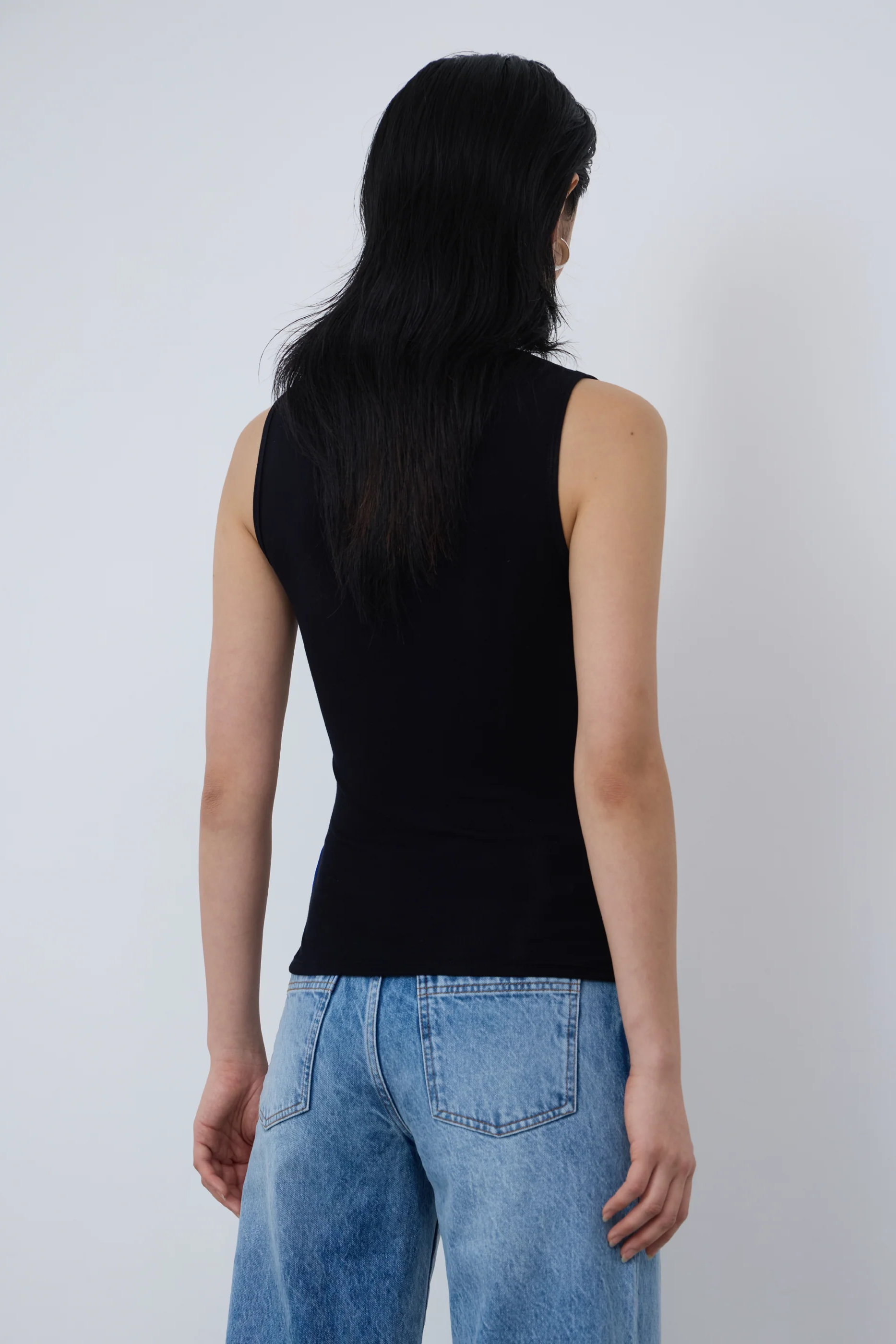 PV Outline Tank // Black