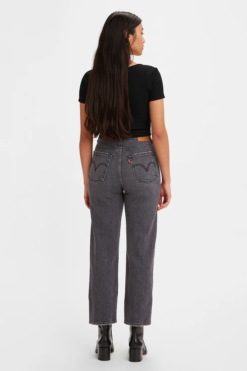 Levis Ribcage Straight Ankle // Black Worn In