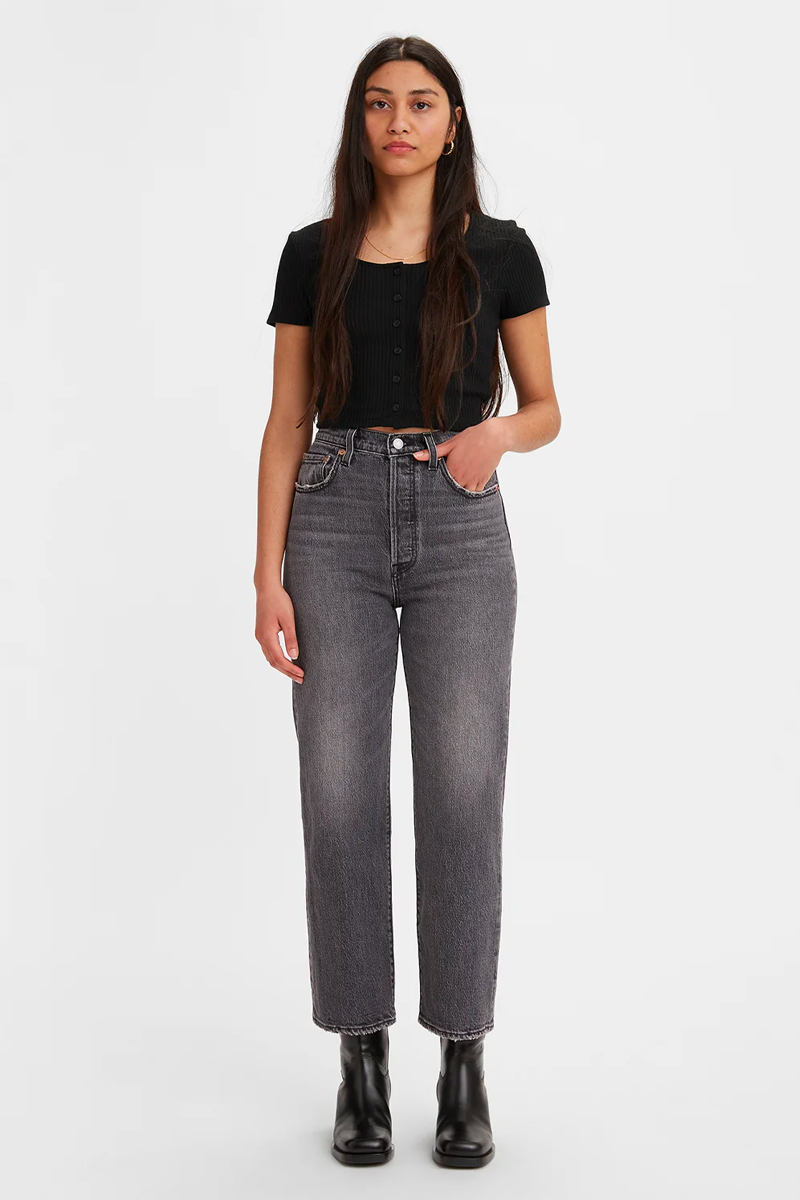 Levis Ribcage Straight Ankle // Black Worn In